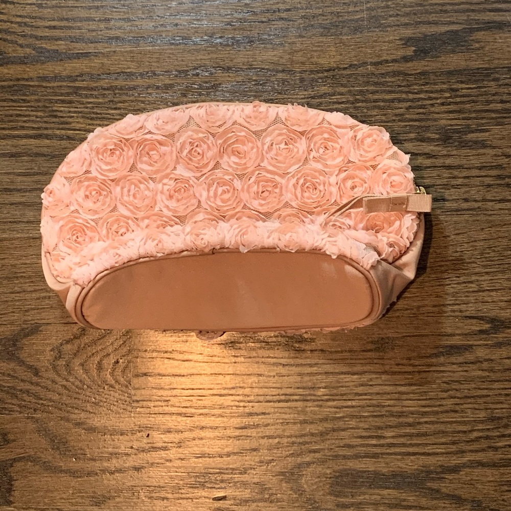 Victoria Secret - Picture 3 of 3